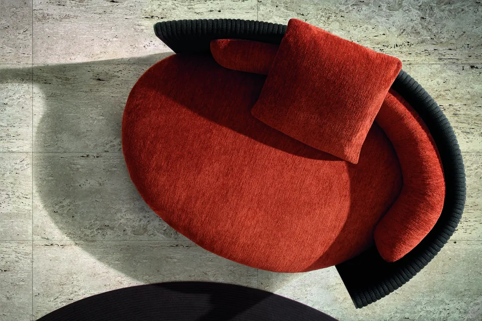 Minotti Bézier outdoor furniture, catalog photograph 2