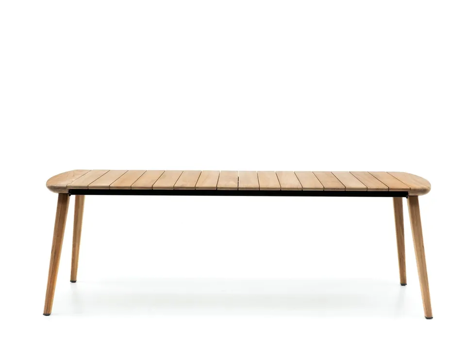 Minotti Fynn outdoor furniture, catalog photograph 3