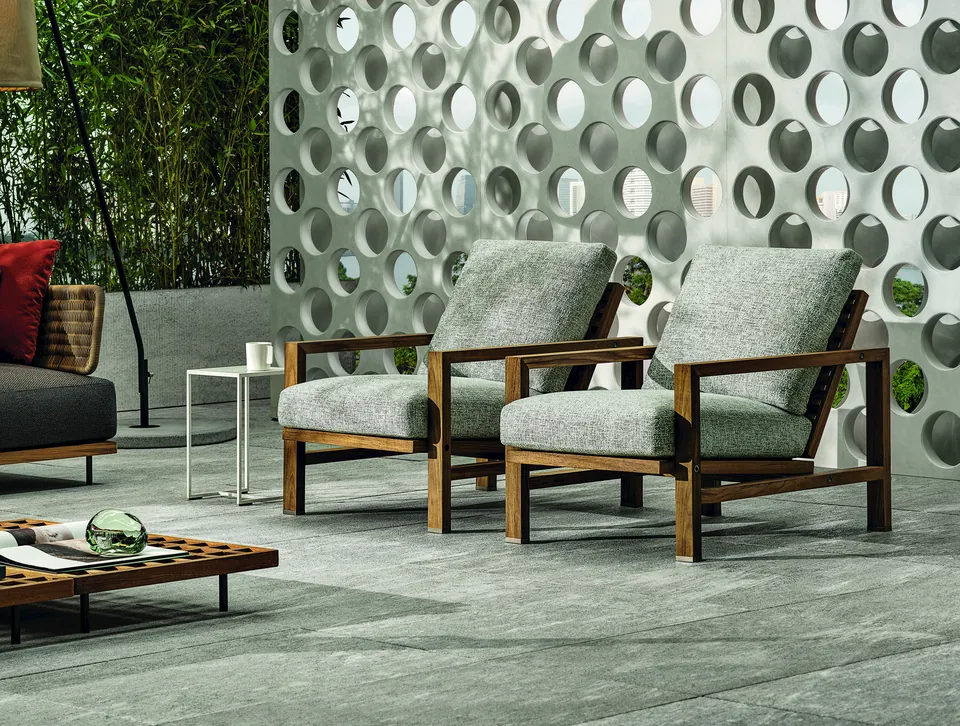 Minotti Quadrado outdoor furniture, catalog photograph 2