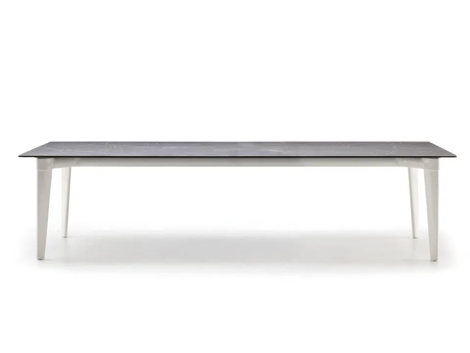 Minotti Sunray outdoor furniture, catalog photograph 3